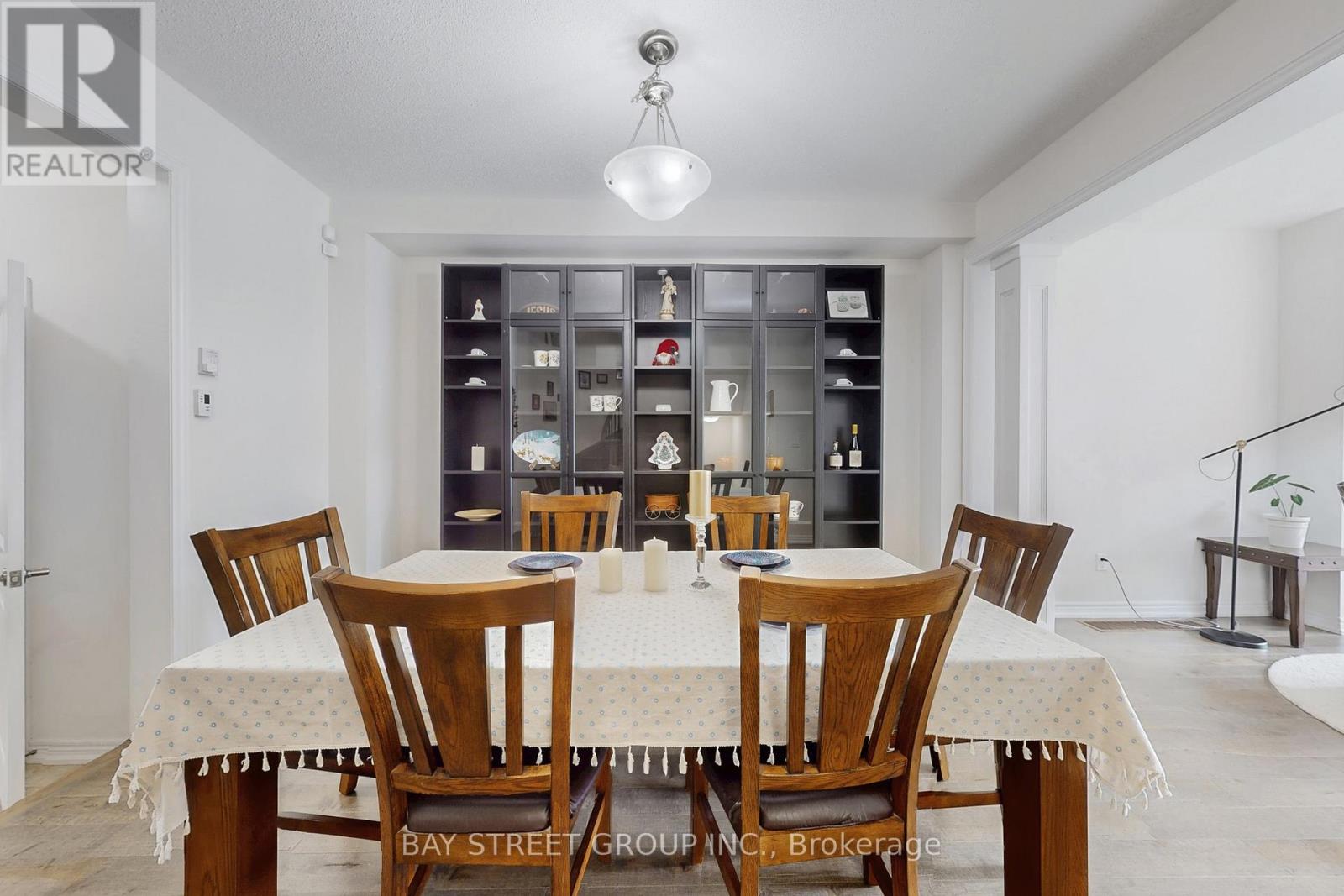 7 Paper Mills Crescent, Richmond Hill, Ontario  L4E 0V5 - Photo 6 - N12526532