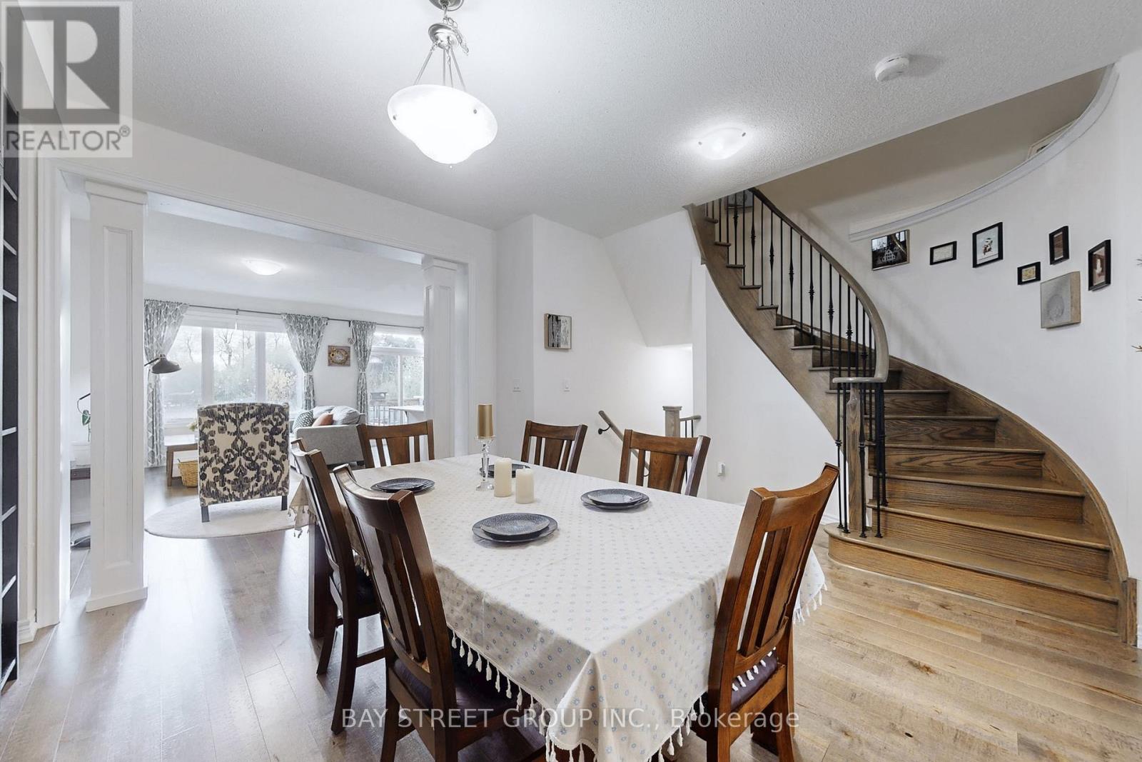 7 Paper Mills Crescent, Richmond Hill, Ontario  L4E 0V5 - Photo 8 - N12526532