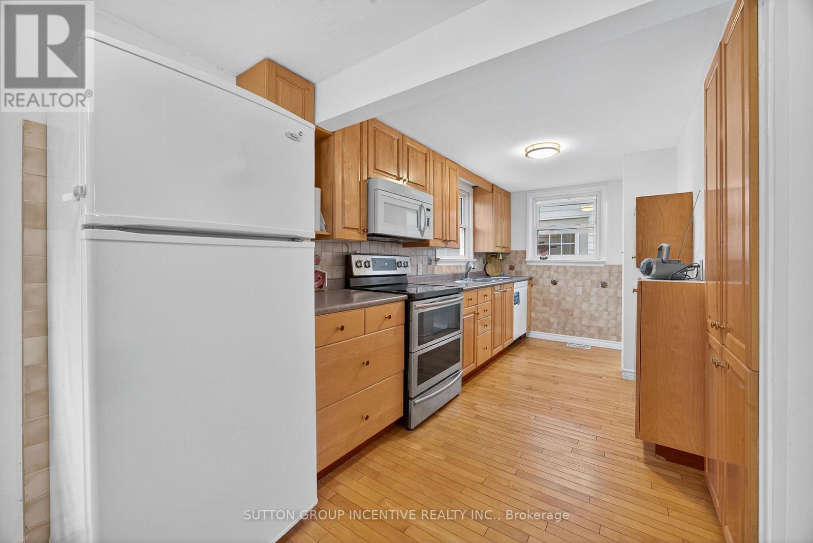 2 Derby Street, Orillia, Ontario  L3V 5R5 - Photo 10 - S12526524