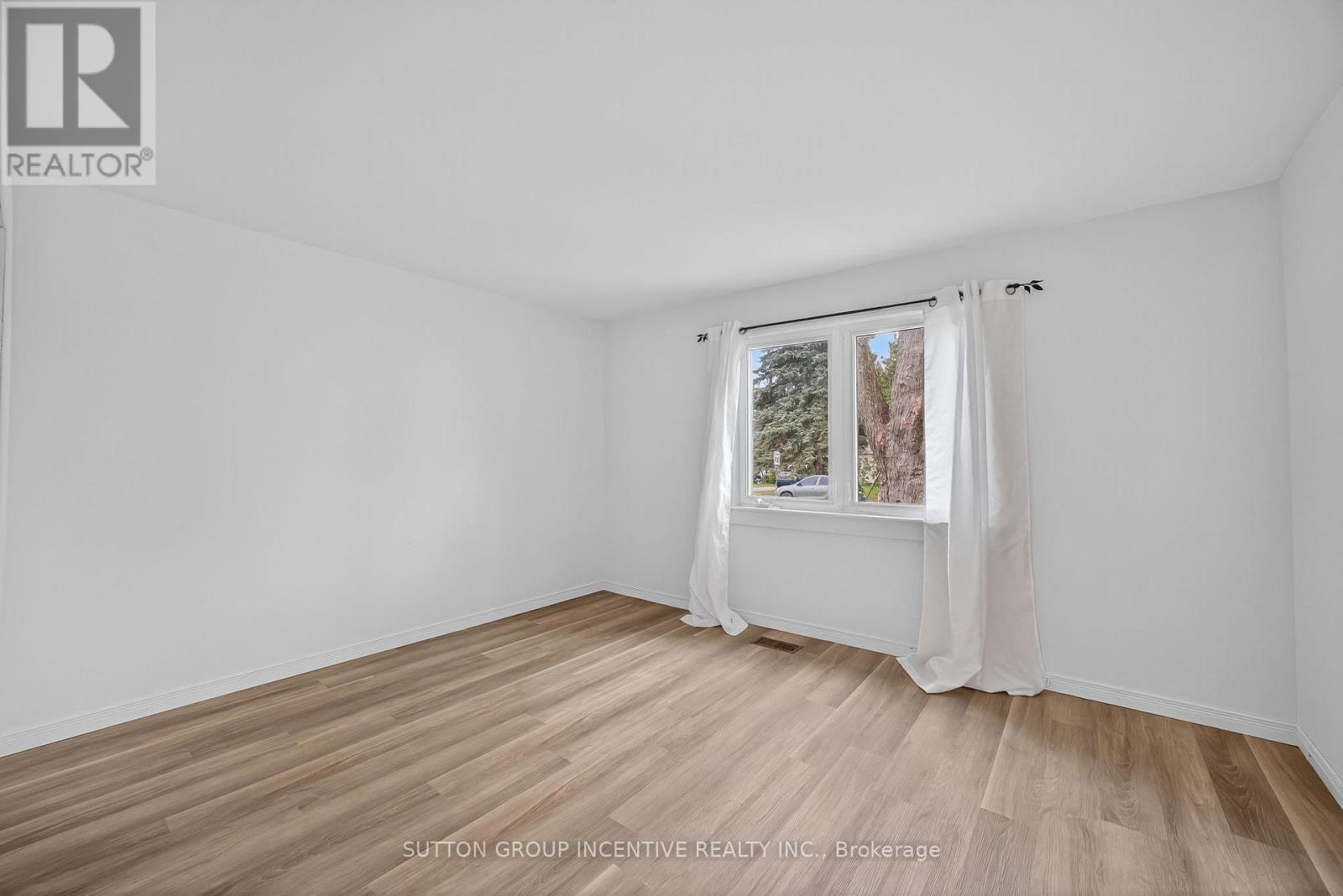 2 Derby Street, Orillia, Ontario  L3V 5R5 - Photo 13 - S12526524