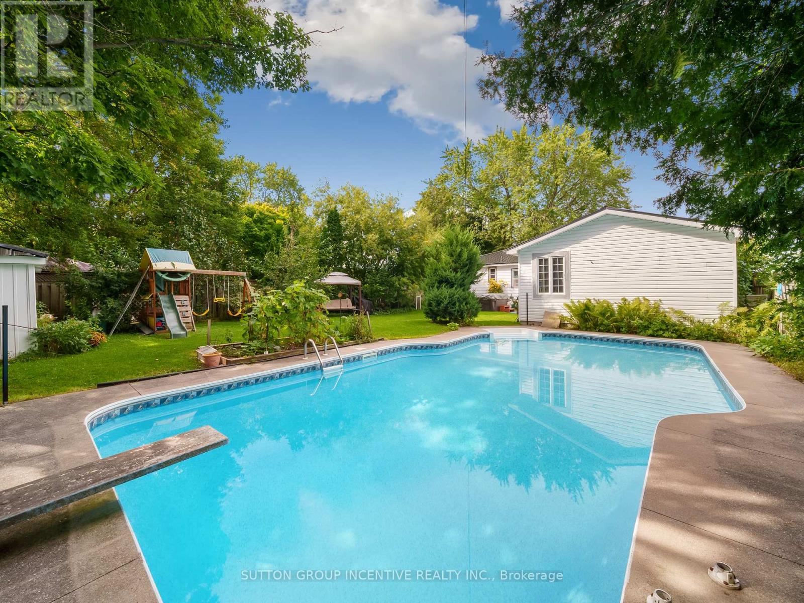 2 Derby Street, Orillia, Ontario  L3V 5R5 - Photo 5 - S12526524