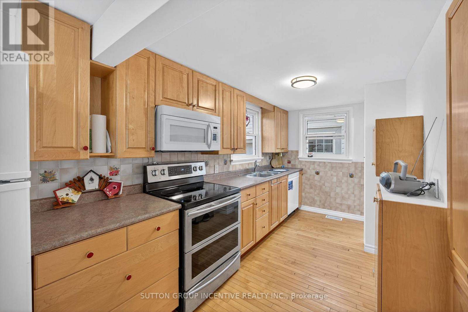 2 Derby Street, Orillia, Ontario  L3V 5R5 - Photo 9 - S12526524