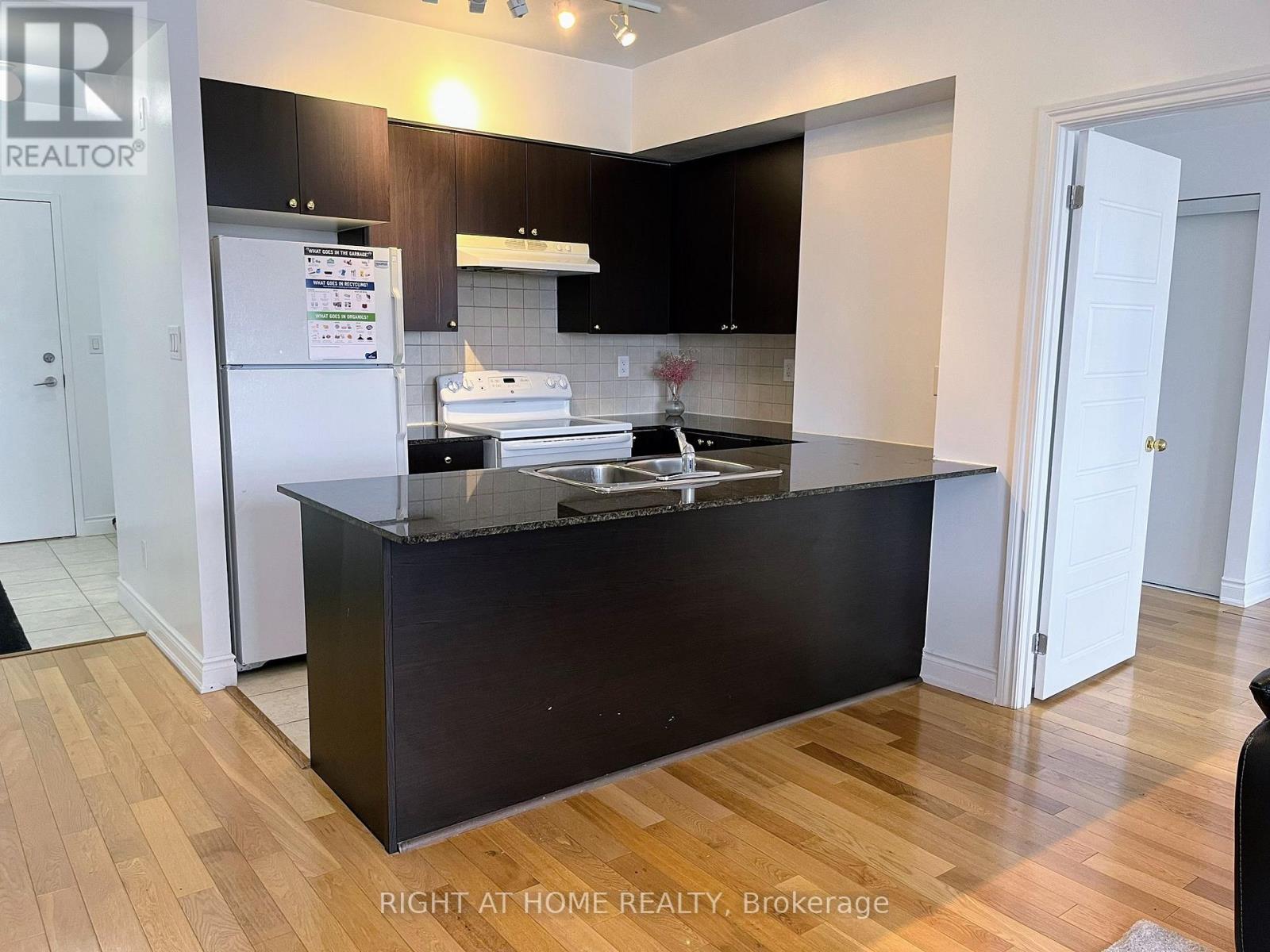 323 - 10211 Keele Street, Vaughan, Ontario  L6A 4R7 - Photo 3 - N12523618