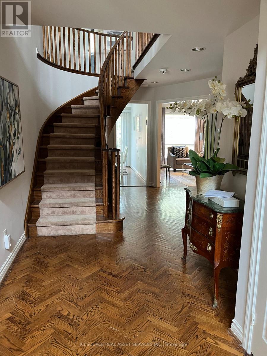 104 Almore Avenue, Toronto (Clanton Park), Ontario  M3H 2H5 - Photo 4 - C12414211