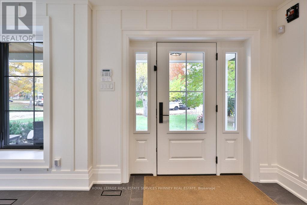 1489 Mildmay Court, Mississauga, Ontario L5J 2H4 - Photo 5 - W12522782