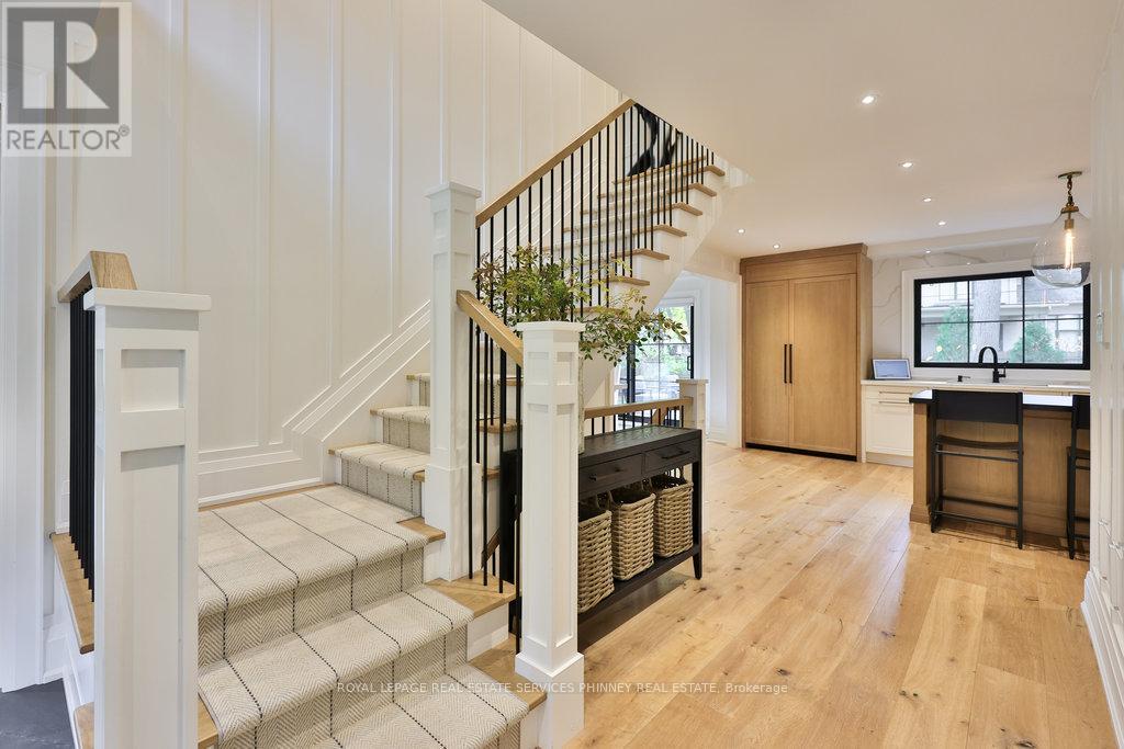 1489 Mildmay Court, Mississauga, Ontario L5J 2H4 - Photo 6 - W12522782