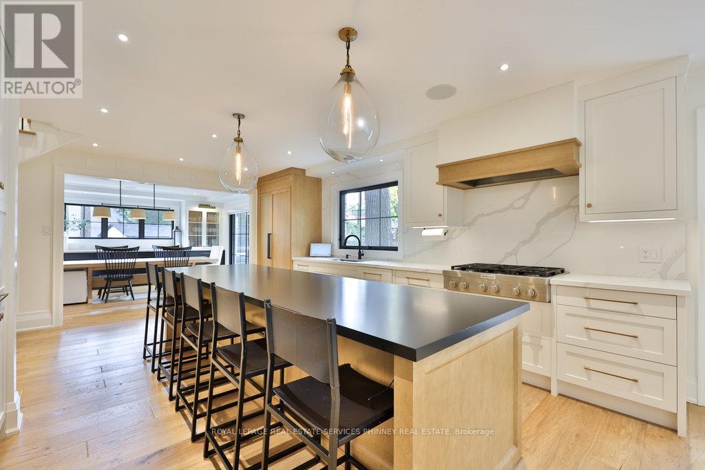 1489 Mildmay Court, Mississauga, Ontario L5J 2H4 - Photo 8 - W12522782