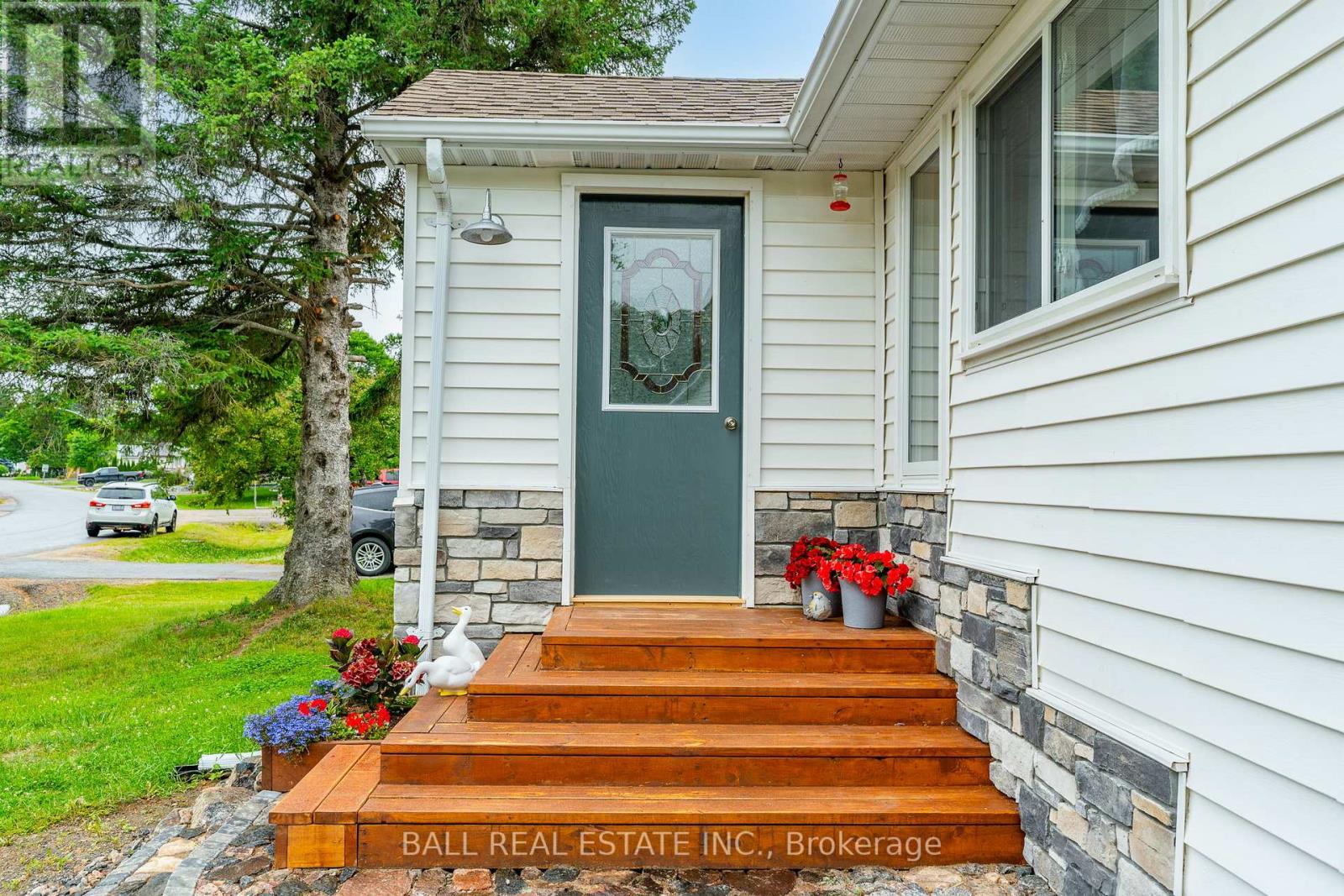 3 Larch Street, Highlands East, Ontario K0L 1M0 - Photo 4 - X12437933