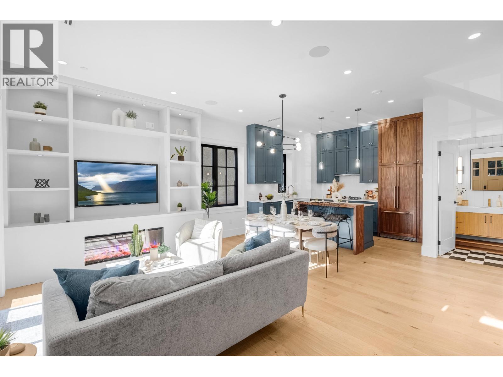 1 2565 Dundas Street, Vancouver, British Columbia  V5K 1P7 - Photo 3 - R3065992