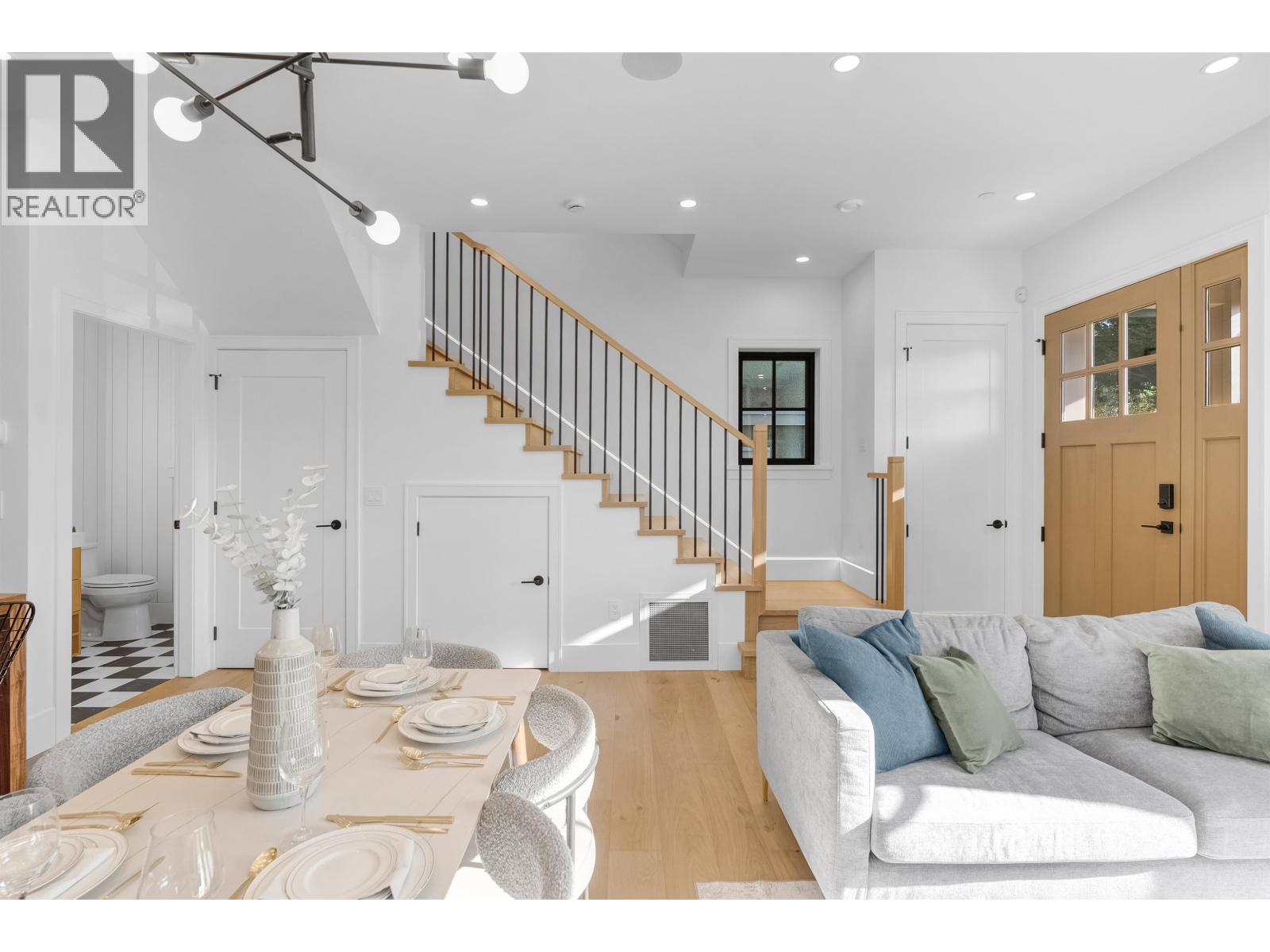 1 2565 Dundas Street, Vancouver, British Columbia  V5K 1P7 - Photo 5 - R3065992