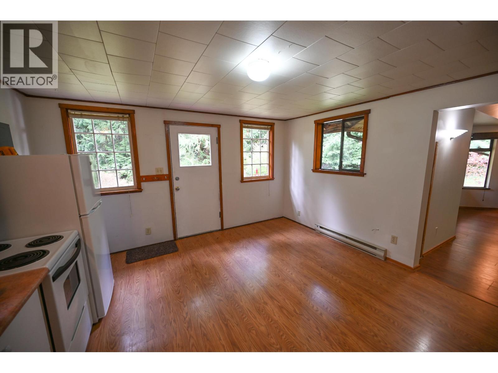 980 Woodley Road, Roberts Creek, British Columbia V0N 2W4 - Photo 5 - R3065985