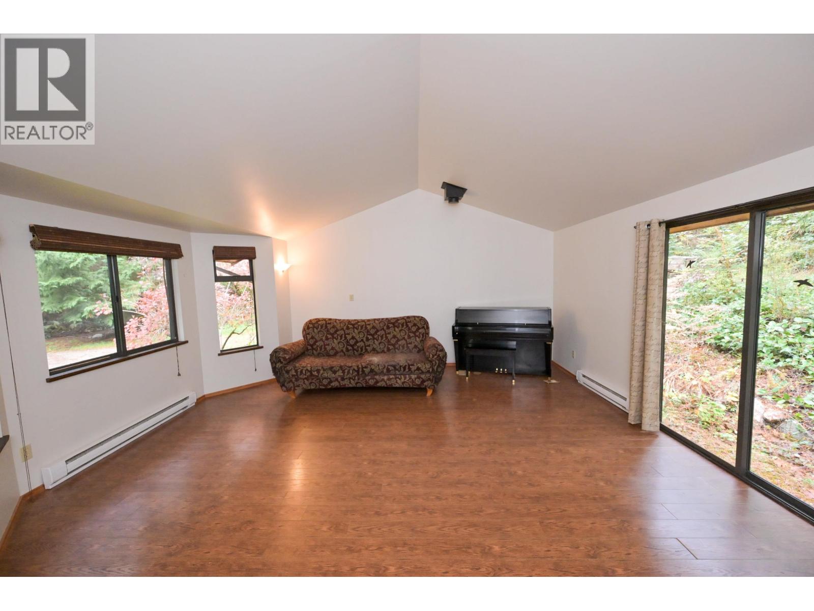 980 Woodley Road, Roberts Creek, British Columbia V0N 2W4 - Photo 7 - R3065985