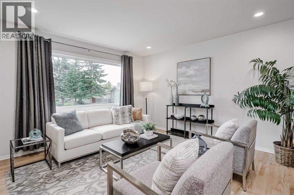 52 Hogarth Crescent Sw, Calgary, Alberta  T2V 3A7 - Photo 6 - A2264506