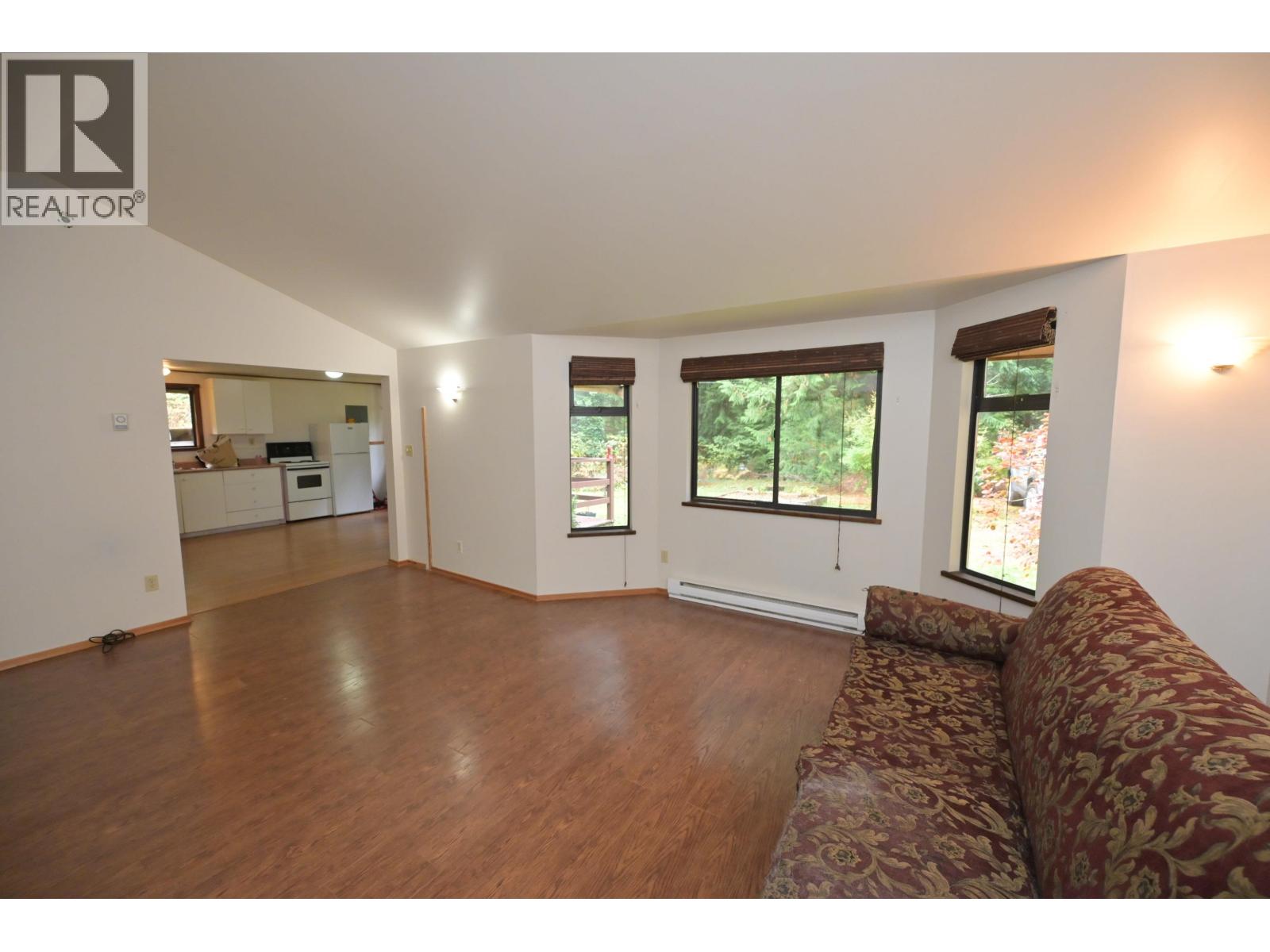 980 Woodley Road, Roberts Creek, British Columbia V0N 2W4 - Photo 8 - R3065985