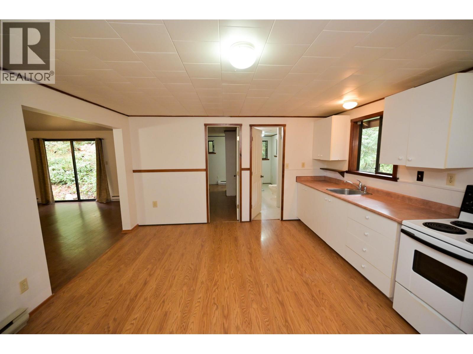 980 Woodley Road, Roberts Creek, British Columbia V0N 2W4 - Photo 2 - R3065985