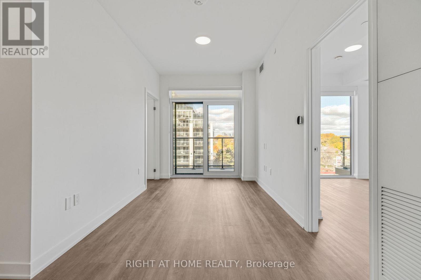 402 - 1007 The Queensway, Toronto, Ontario M8Z 0H4 - Photo 13 - W12518394