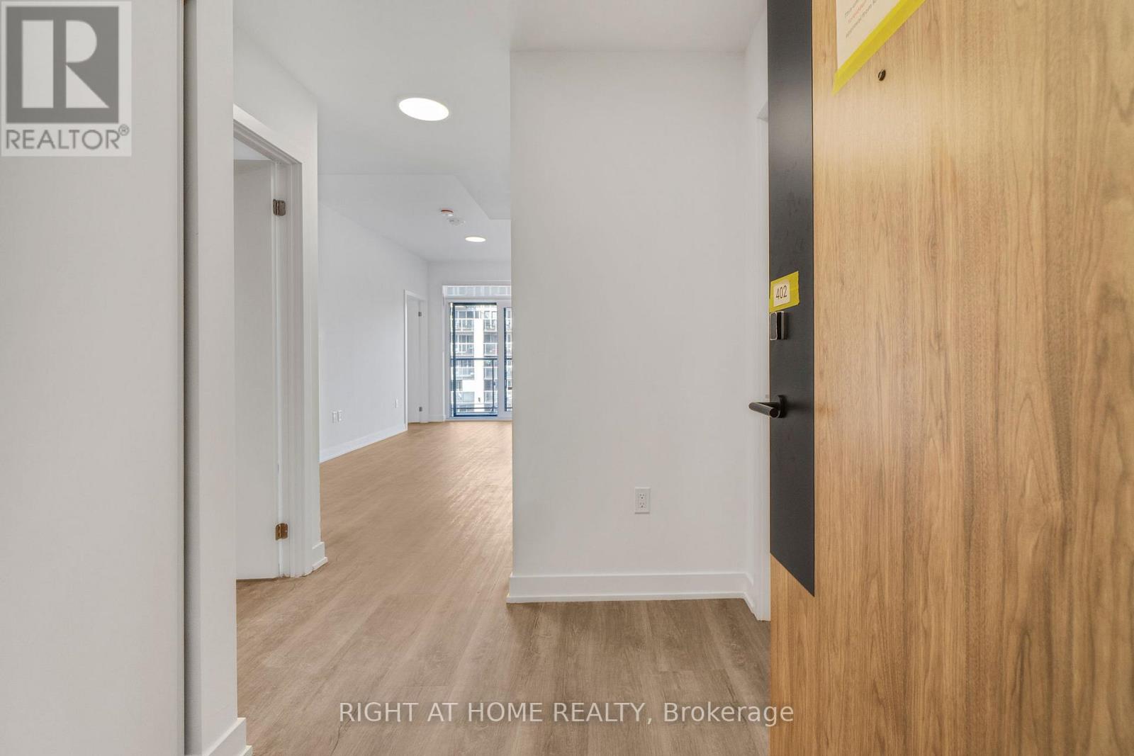 402 - 1007 The Queensway, Toronto, Ontario M8Z 0H4 - Photo 5 - W12518394