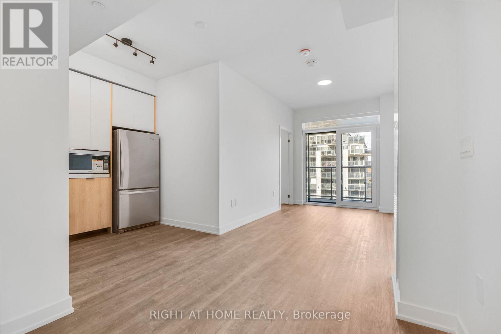 402 - 1007 The Queensway, Toronto, Ontario M8Z 0H4 - Photo 9 - W12518394