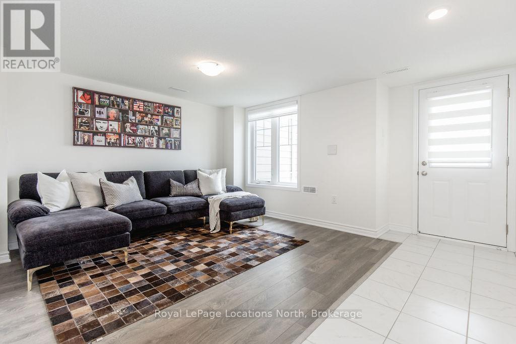 17 Sama Way, Wasaga Beach, Ontario L9Z 0K3 - Photo 2 - S12526574