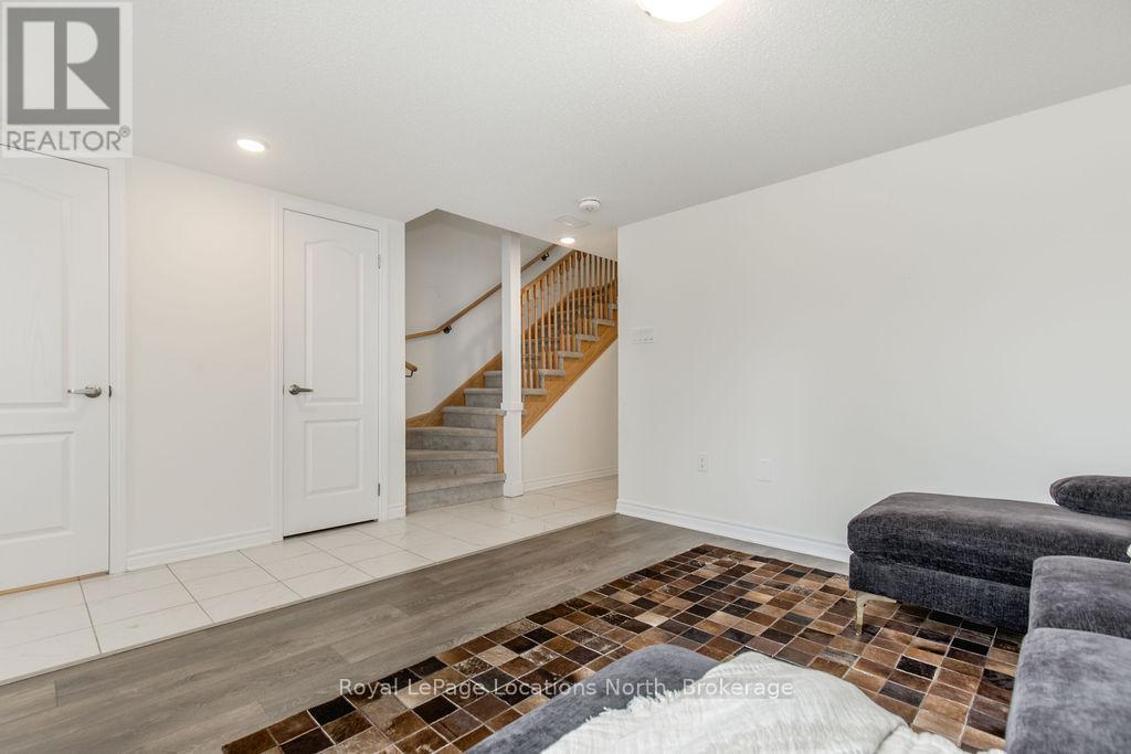 17 Sama Way, Wasaga Beach, Ontario L9Z 0K3 - Photo 4 - S12526574