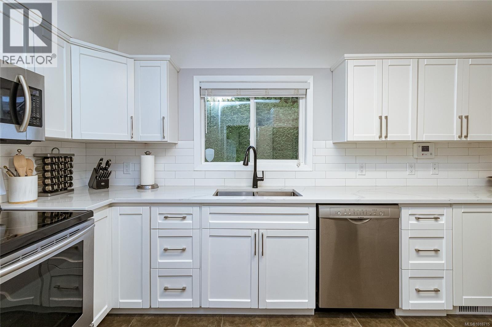 1743 Townley St, Saanich, British Columbia  V8R 3A6 - Photo 17 - 1018715