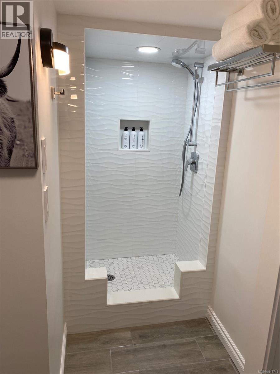 1743 Townley St, Saanich, British Columbia  V8R 3A6 - Photo 40 - 1018715