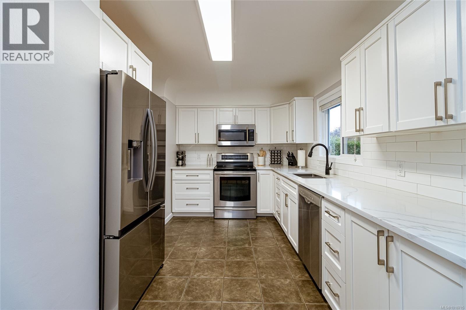 1743 Townley St, Saanich, British Columbia  V8R 3A6 - Photo 12 - 1018715