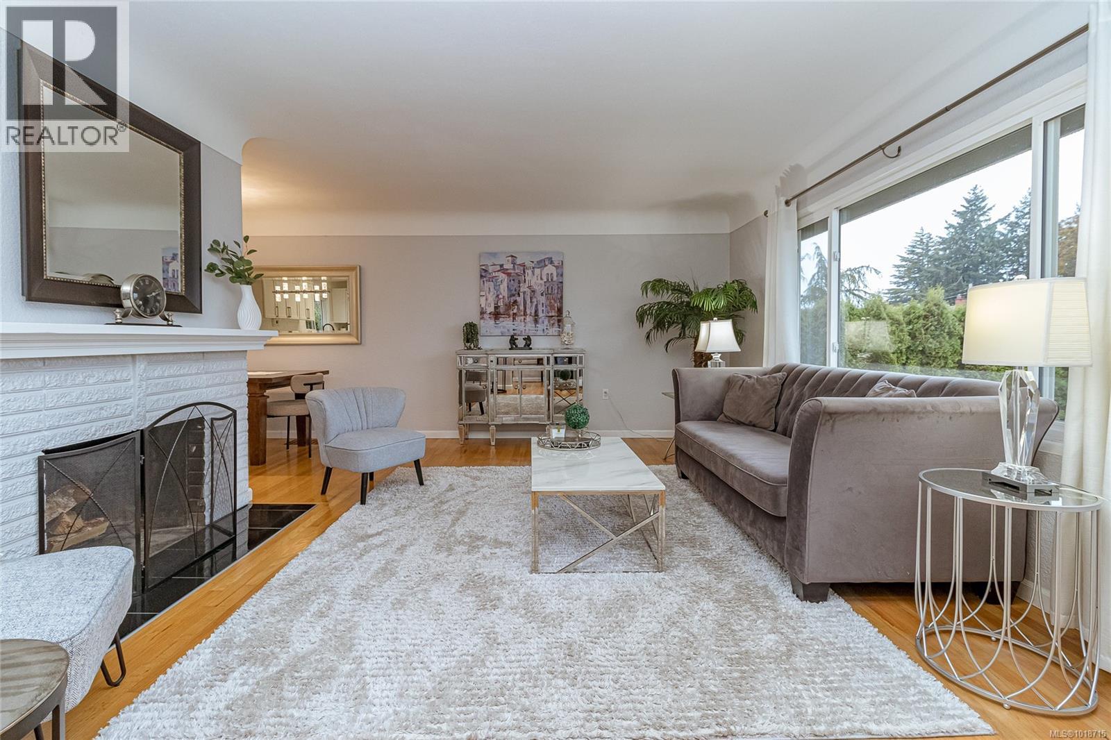 1743 Townley St, Saanich, British Columbia  V8R 3A6 - Photo 8 - 1018715