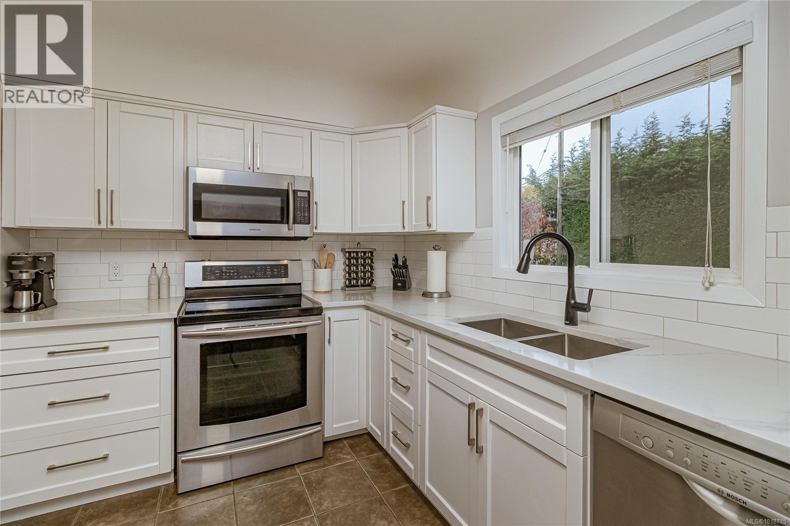 1743 Townley St, Saanich, British Columbia  V8R 3A6 - Photo 14 - 1018715