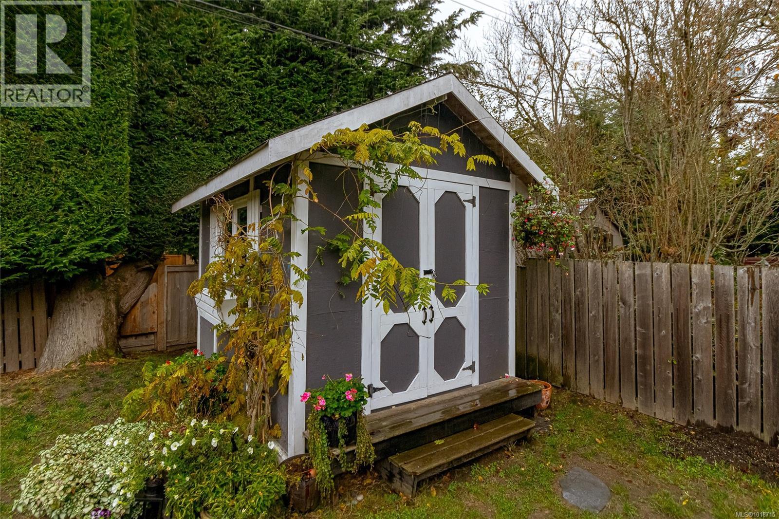 1743 Townley St, Saanich, British Columbia  V8R 3A6 - Photo 44 - 1018715