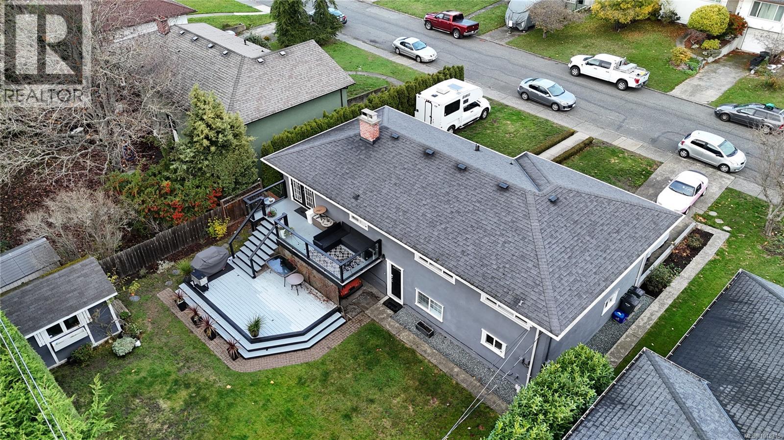 1743 Townley St, Saanich, British Columbia  V8R 3A6 - Photo 4 - 1018715