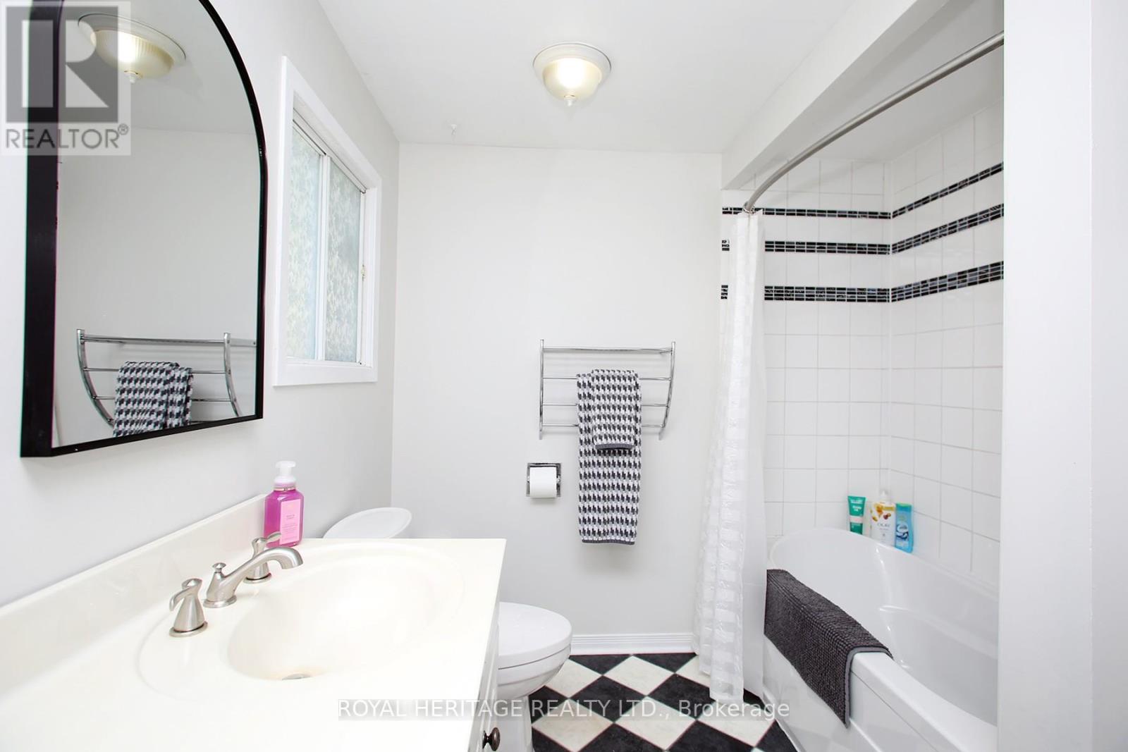 205 Northminster Court, Oshawa, Ontario  L1G 7M6 - Photo 15 - E12526584