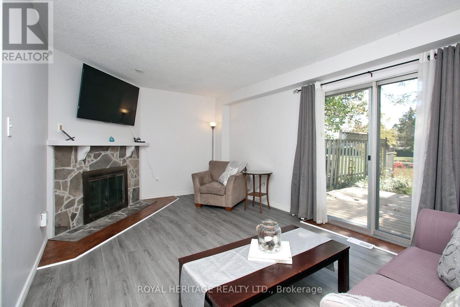 205 Northminster Court, Oshawa, Ontario  L1G 7M6 - Photo 4 - E12526584