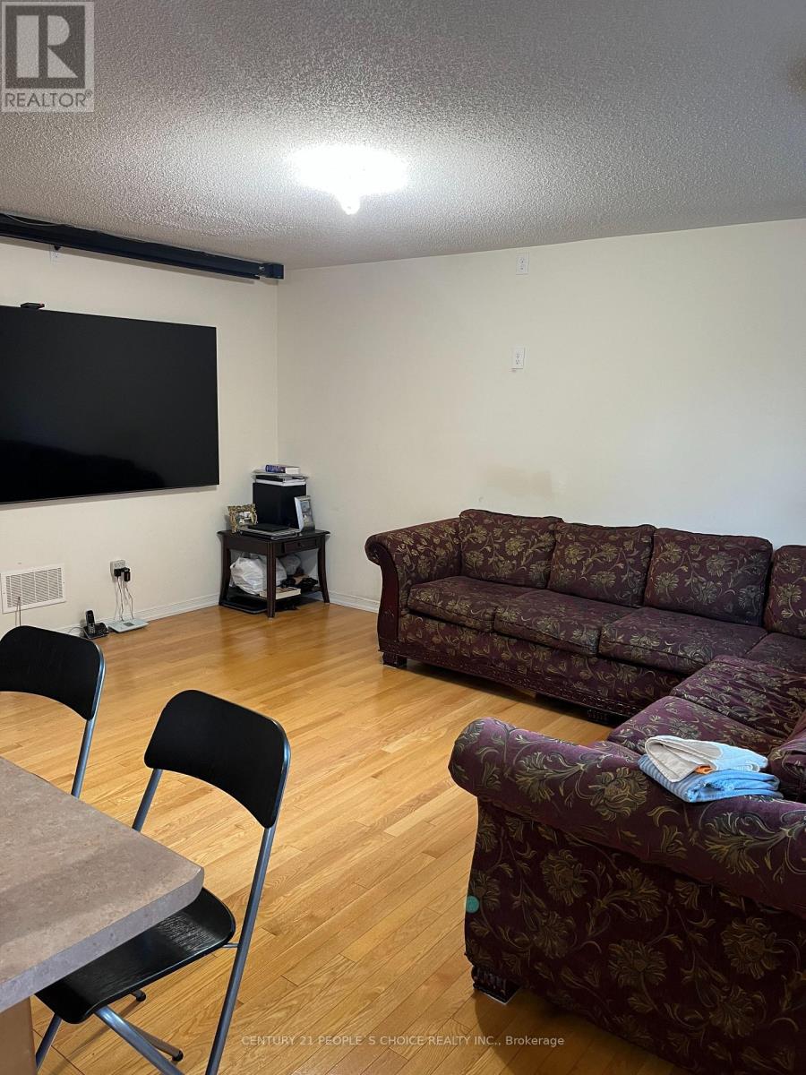 Upper - 14 Bersan Terrace, Brampton, Ontario L6P 3T2 - Photo 11 - W12525900