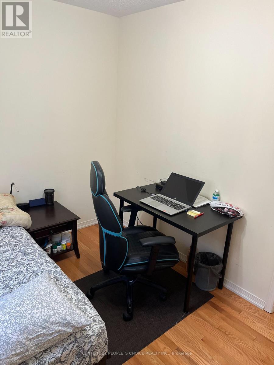 Upper - 14 Bersan Terrace, Brampton, Ontario L6P 3T2 - Photo 33 - W12525900