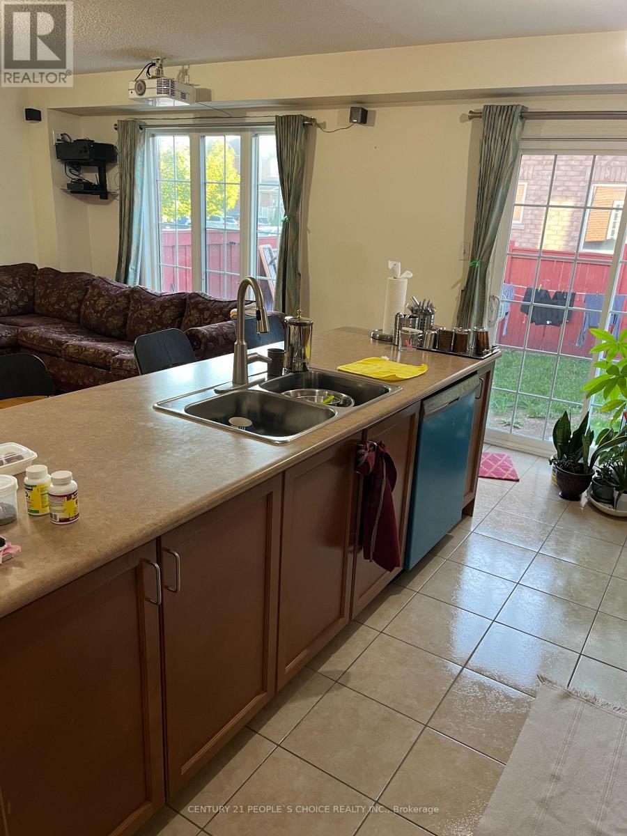 Upper - 14 Bersan Terrace, Brampton, Ontario L6P 3T2 - Photo 12 - W12525900