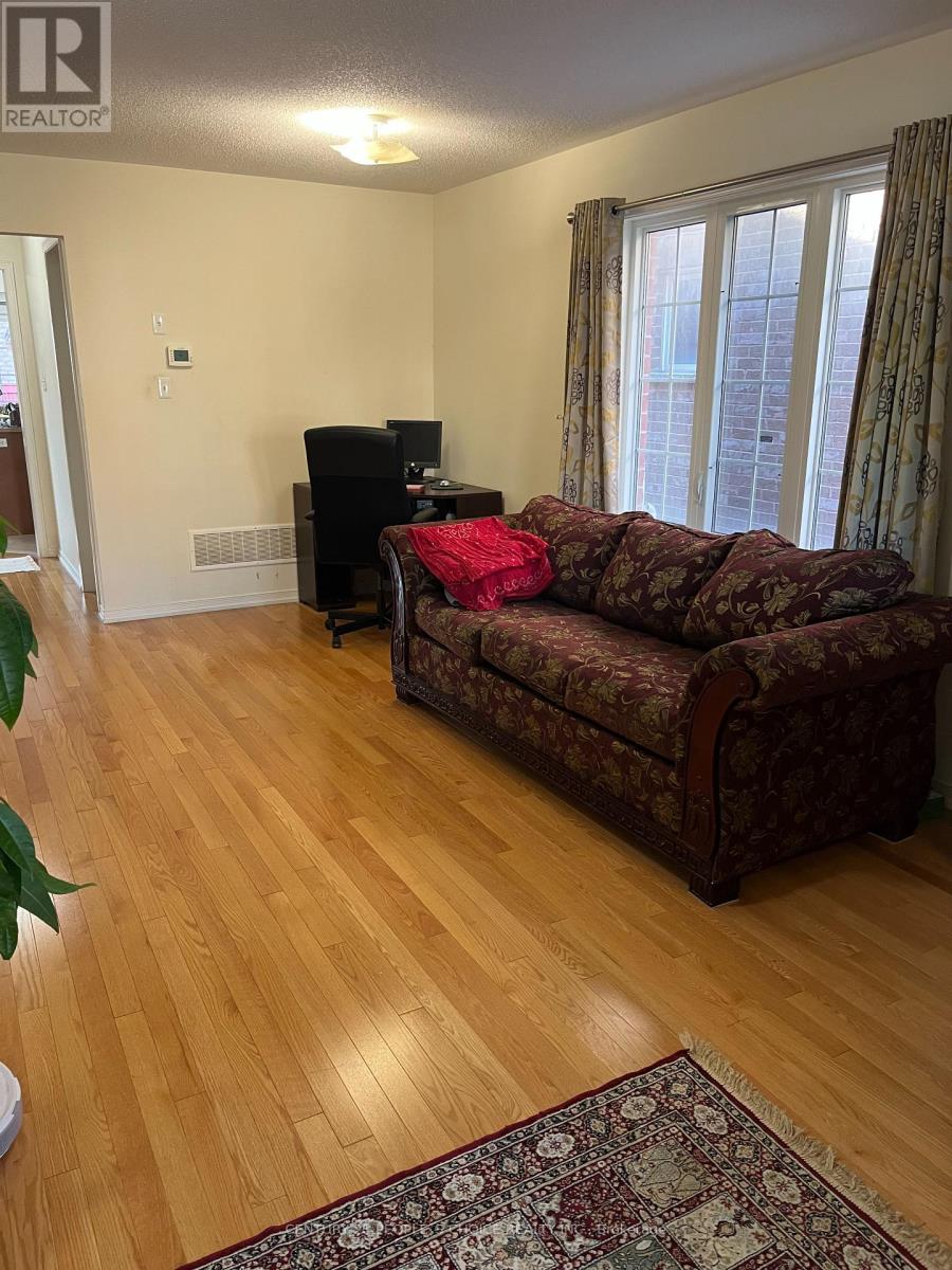 Upper - 14 Bersan Terrace, Brampton, Ontario L6P 3T2 - Photo 4 - W12525900