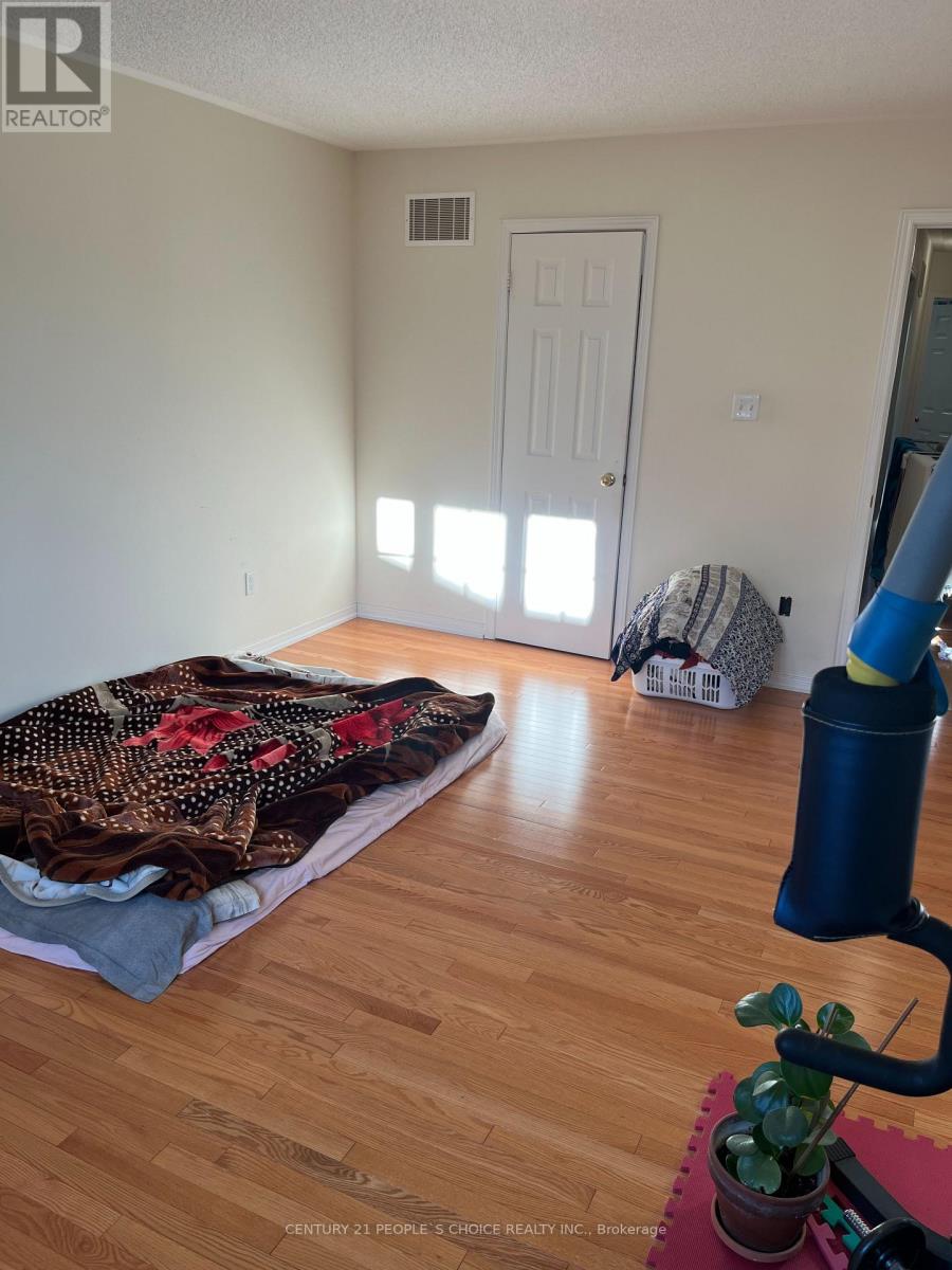 Upper - 14 Bersan Terrace, Brampton, Ontario L6P 3T2 - Photo 22 - W12525900