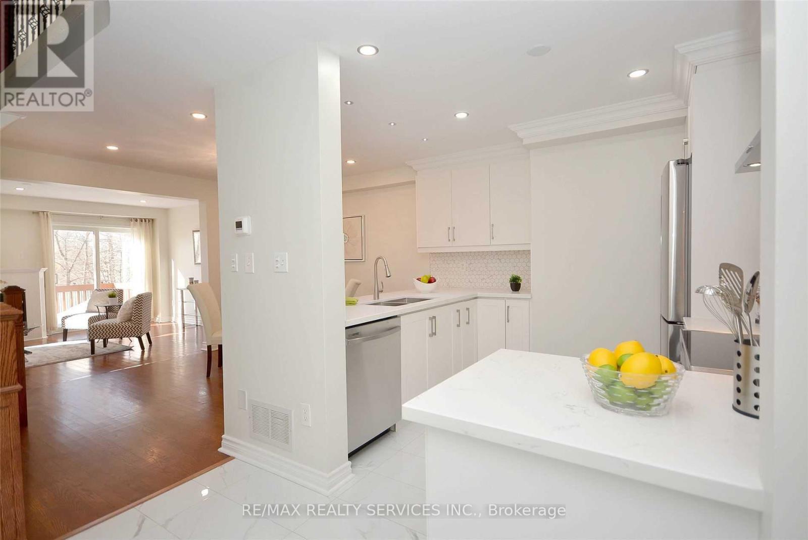 22 Berkindale Court, Brampton, Ontario  L6Y 5G1 - Photo 11 - W12526580