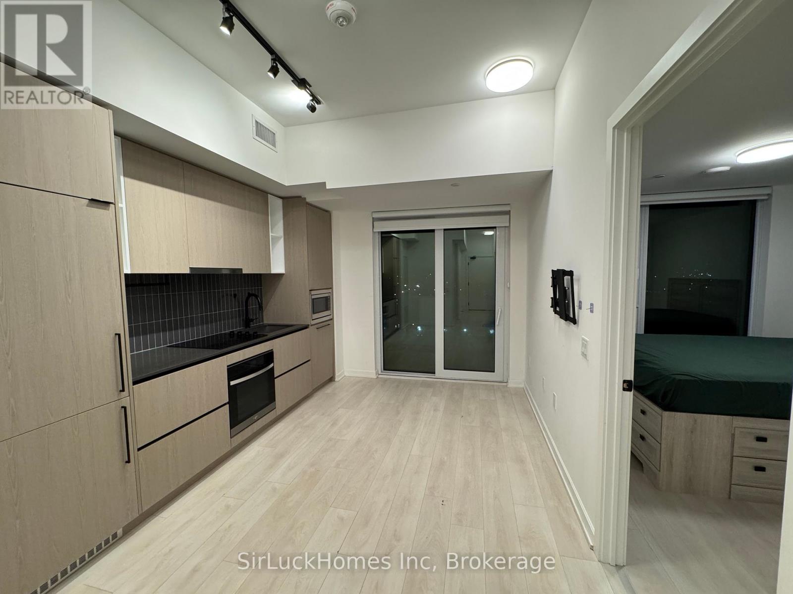 805 - 1285 Dupont Street, Toronto, Ontario  M6H 0E3 - Photo 4 - W12526604