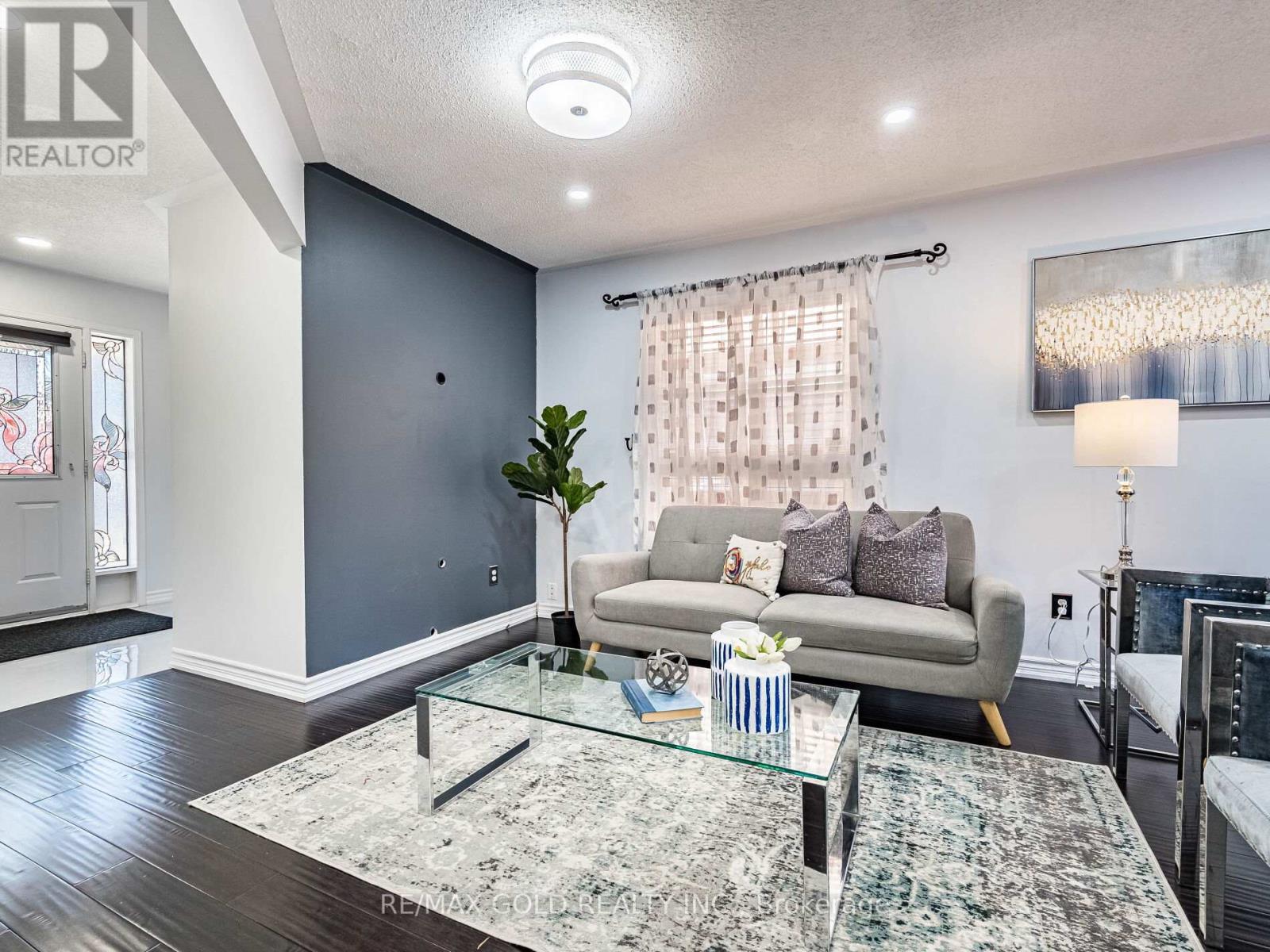 43 Sunnyview Road, Brampton, Ontario  L7A 3E4 - Photo 9 - W12526610