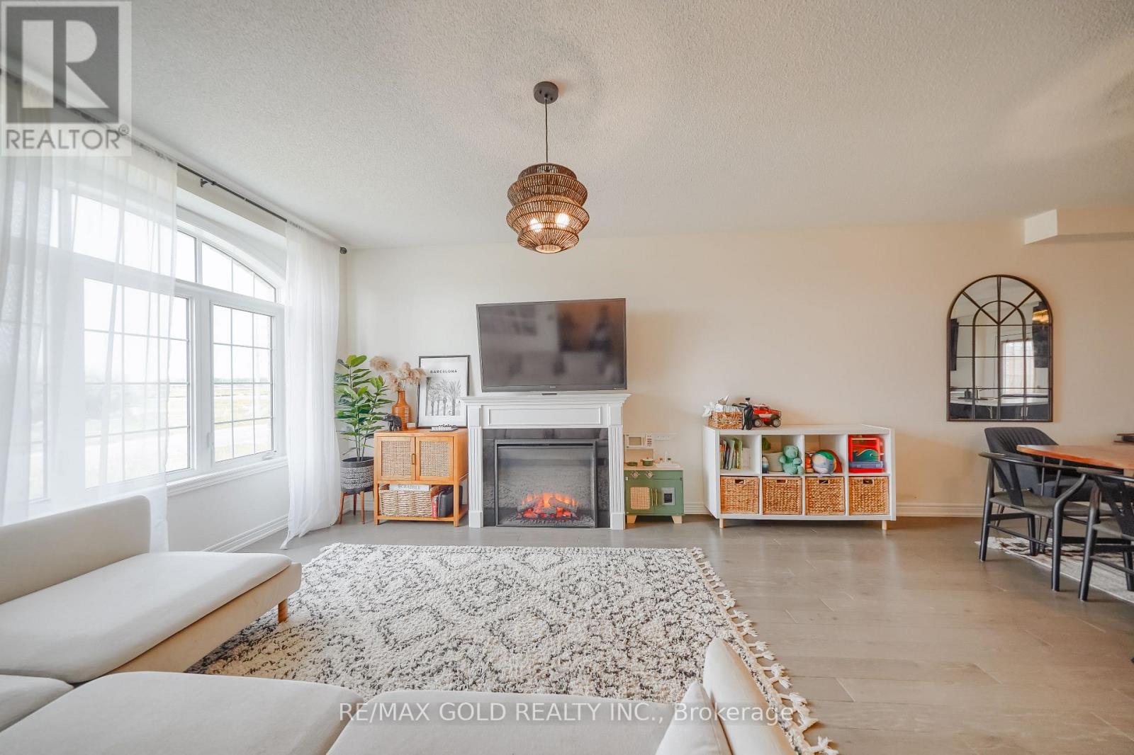 124 Fruitvale Circle, Brampton, Ontario  L7A 5C1 - Photo 9 - W12525810