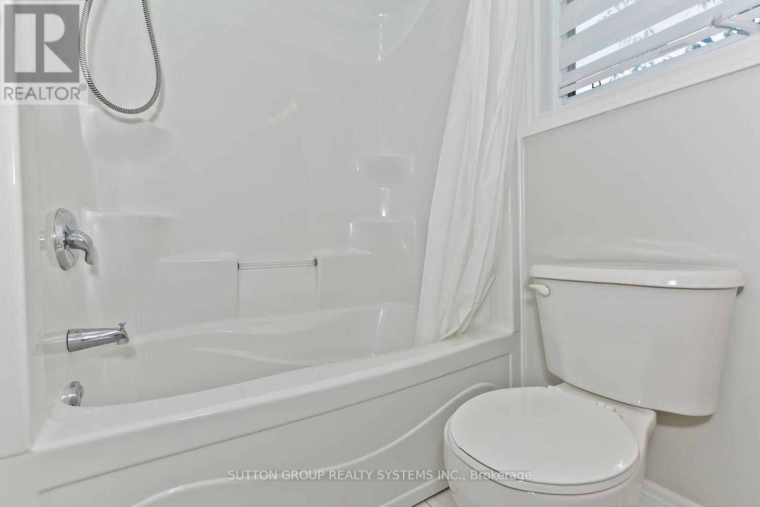 200 Regatta Drive, Welland, Ontario  L3B 6E8 - Photo 18 - X12526560