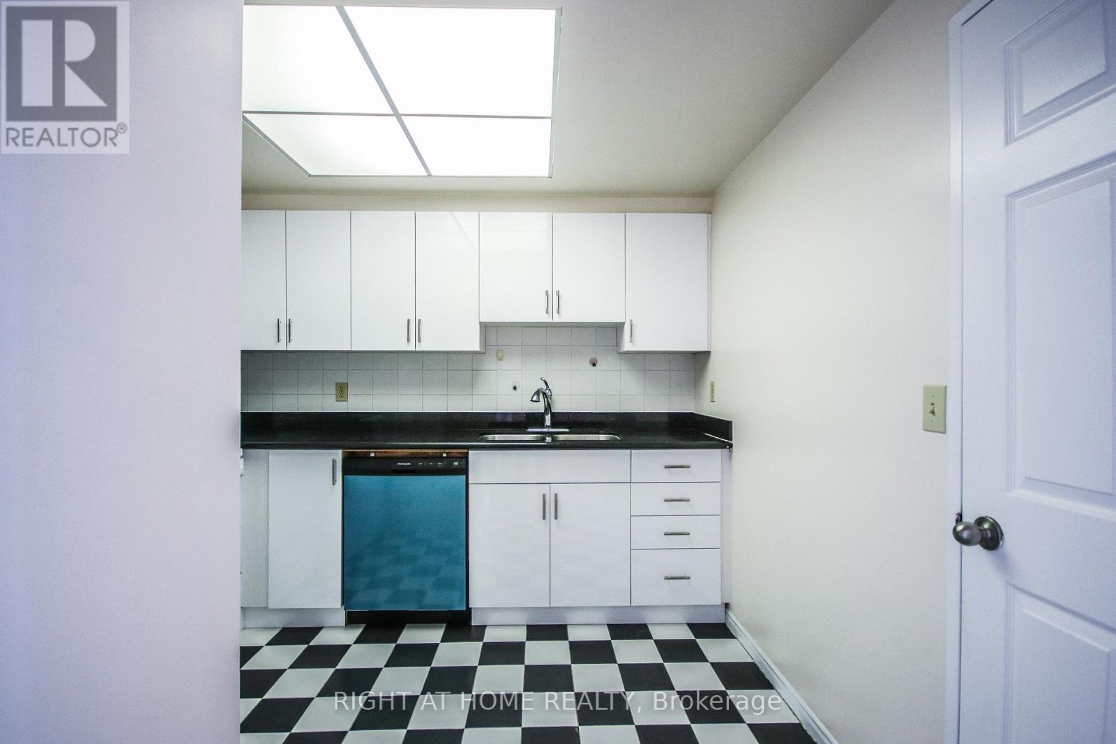 1610 - 7 Bishop Avenue, Toronto, Ontario  M2M 4J4 - Photo 24 - C12526636