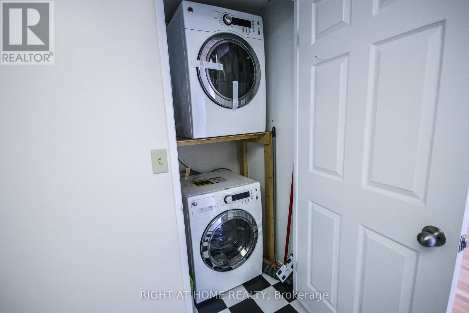 1610 - 7 Bishop Avenue, Toronto, Ontario  M2M 4J4 - Photo 30 - C12526636