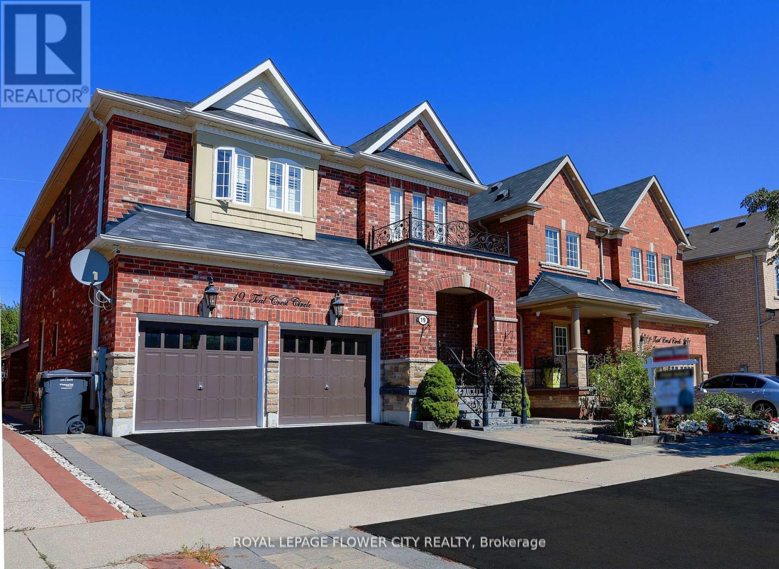 19 Teal Crest Circle, Brampton, Ontario  L6X 2Z6 - Photo 2 - W12491168