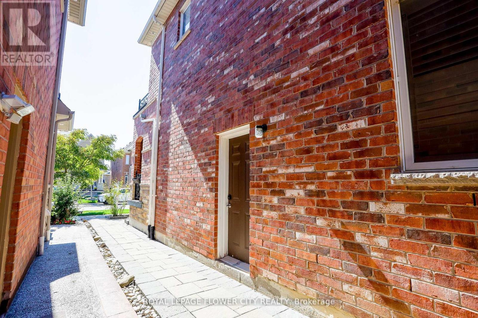 19 Teal Crest Circle, Brampton, Ontario  L6X 2Z6 - Photo 17 - W12491168