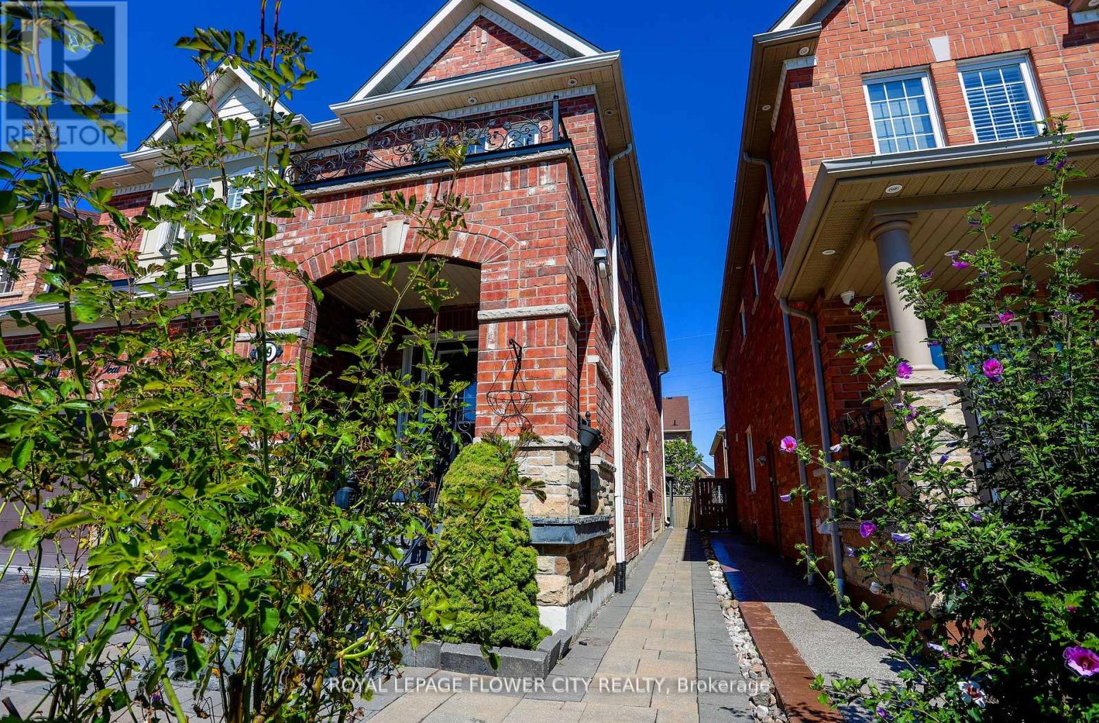 19 Teal Crest Circle, Brampton, Ontario  L6X 2Z6 - Photo 3 - W12491168