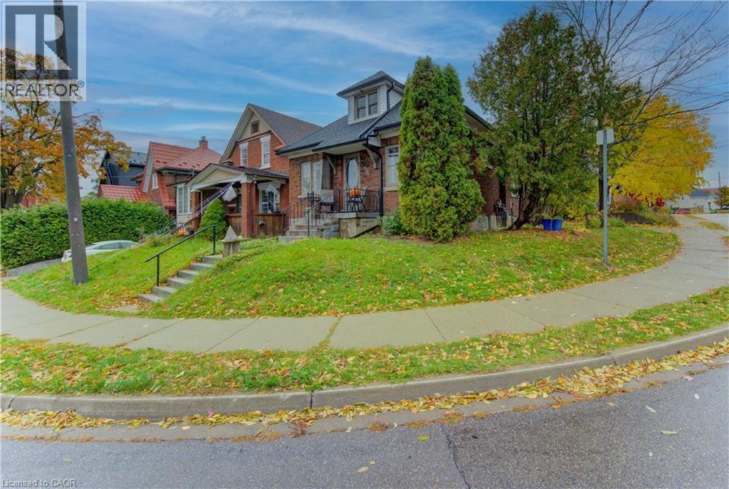 61 Gruhn Street, Kitchener, Ontario N2G 1S5 - Photo 3 - 40785764