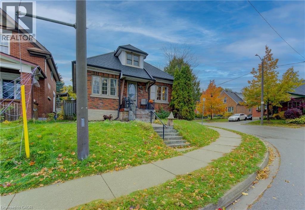 61 Gruhn Street, Kitchener, Ontario N2G 1S5 - Photo 2 - 40785764